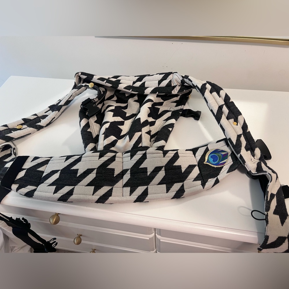 Black and White Houndstooth artipoppe